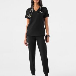Figs Women's Black Scrub Set